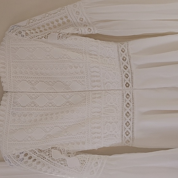 Two Sisters Lace dress with bell sleeves - Picture 3 of 4